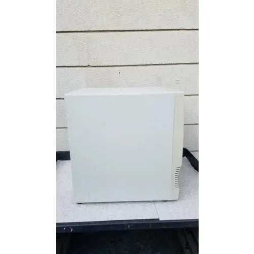 White plastic computer case of abi prism 7000 sequence detection system with rectangular design and side ventilation slits