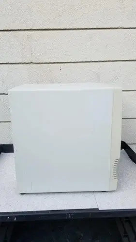 White plastic computer case of abi prism 7000 sequence detection system with rectangular design and side ventilation slits