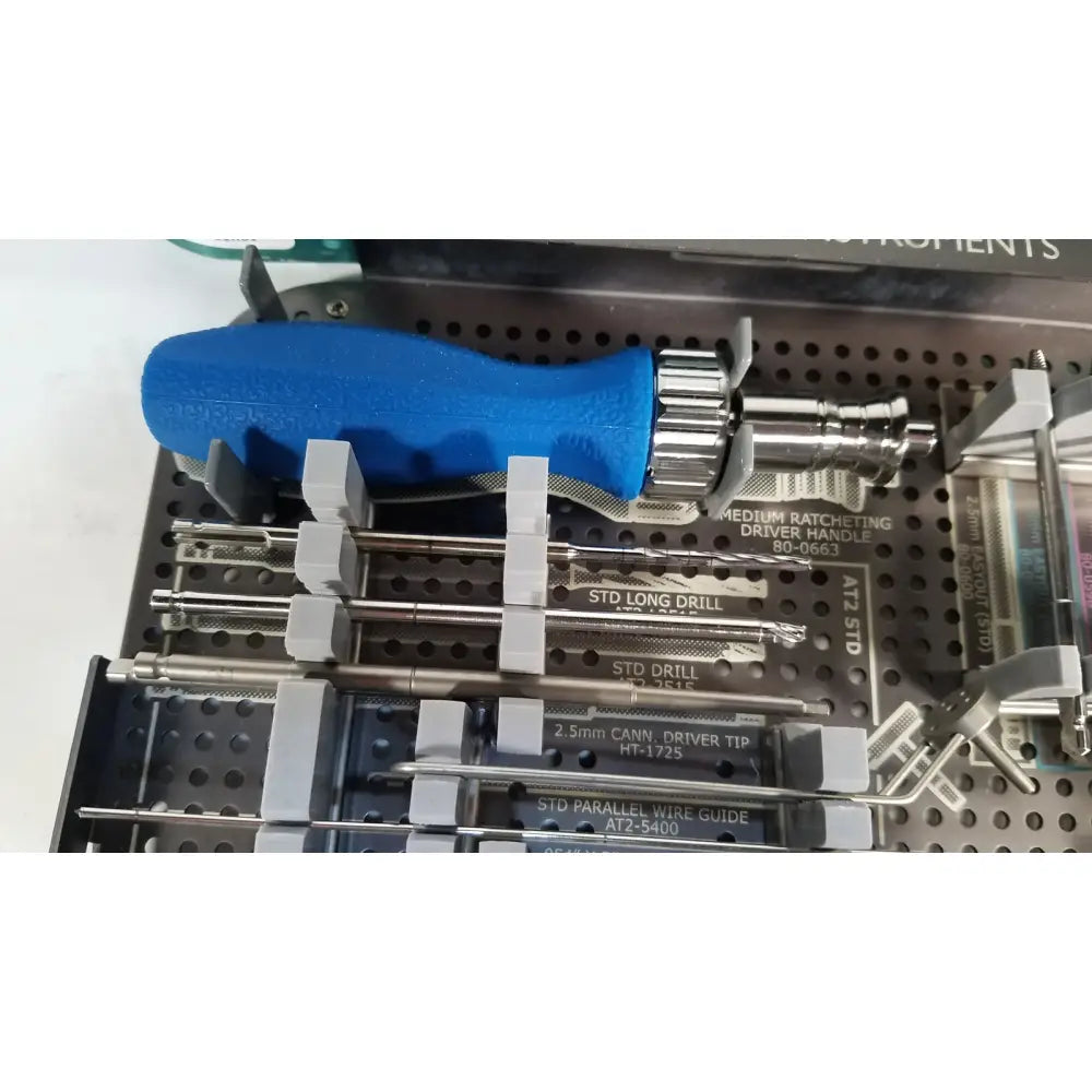 Blue ergonomic handle with metallic ratcheting driver mechanism for acutrak 2 headless compression screw system reuse medical