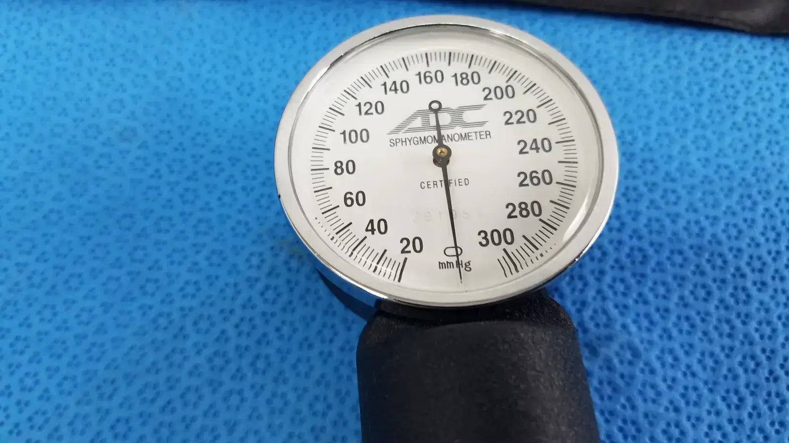ADC Adcuff Sphygmomanometer Thigh Cuff Aneroid Blood Pressure Monitor 40.6-66cm Blood Pressure Cuff, second-hand product photo 4