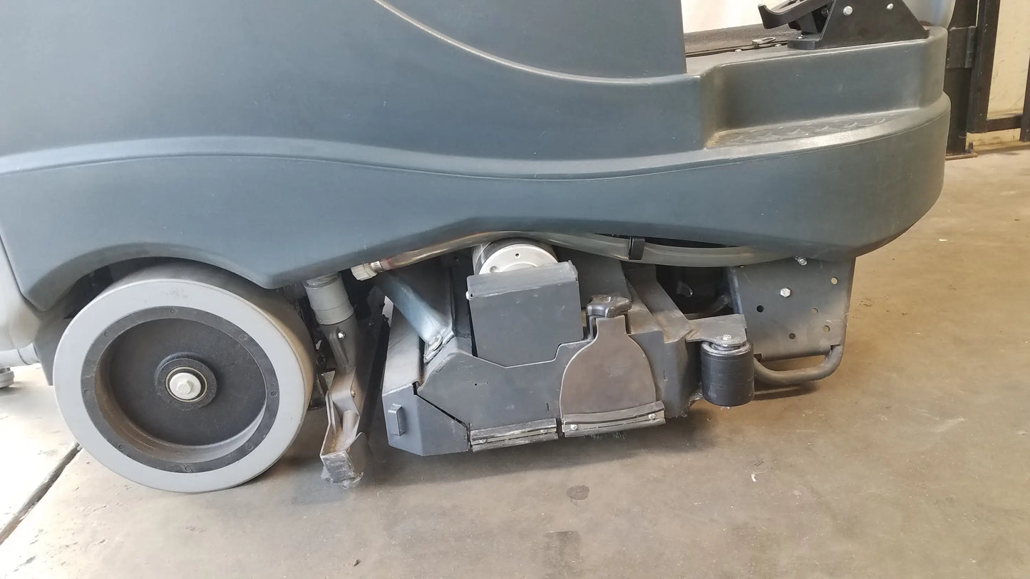 Gray advance es4000 ride on carpet cleaner extractor with heavy-duty design and visible mechanical components beneath