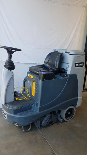 Advance ES4000 Ride On Carpet Cleaner Extractor Wet Dry Vacuum