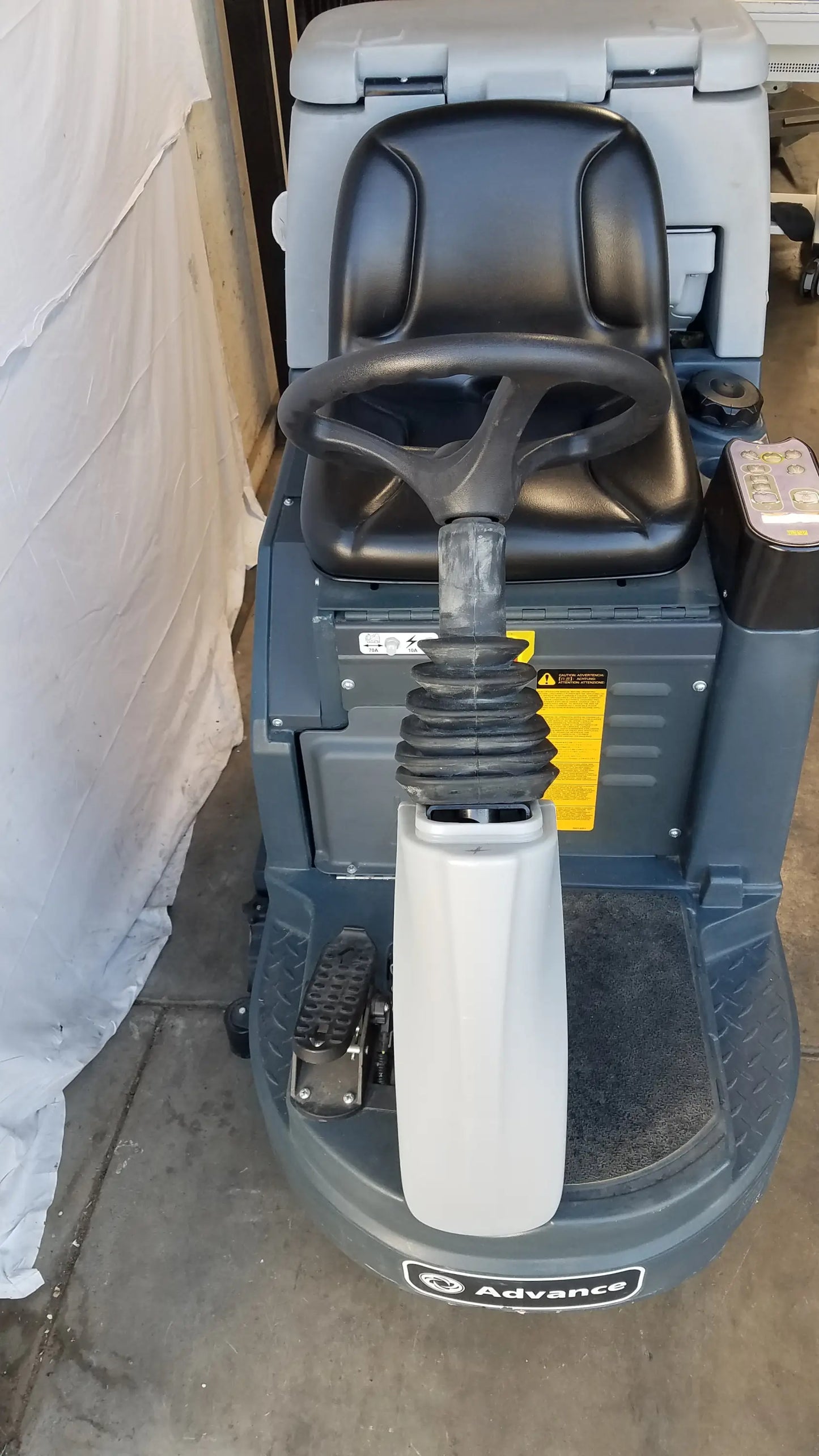 Gray advance ES4000 ride on carpet cleaner extractor with black leather seat, steering wheel, white handle grip, and yellow label