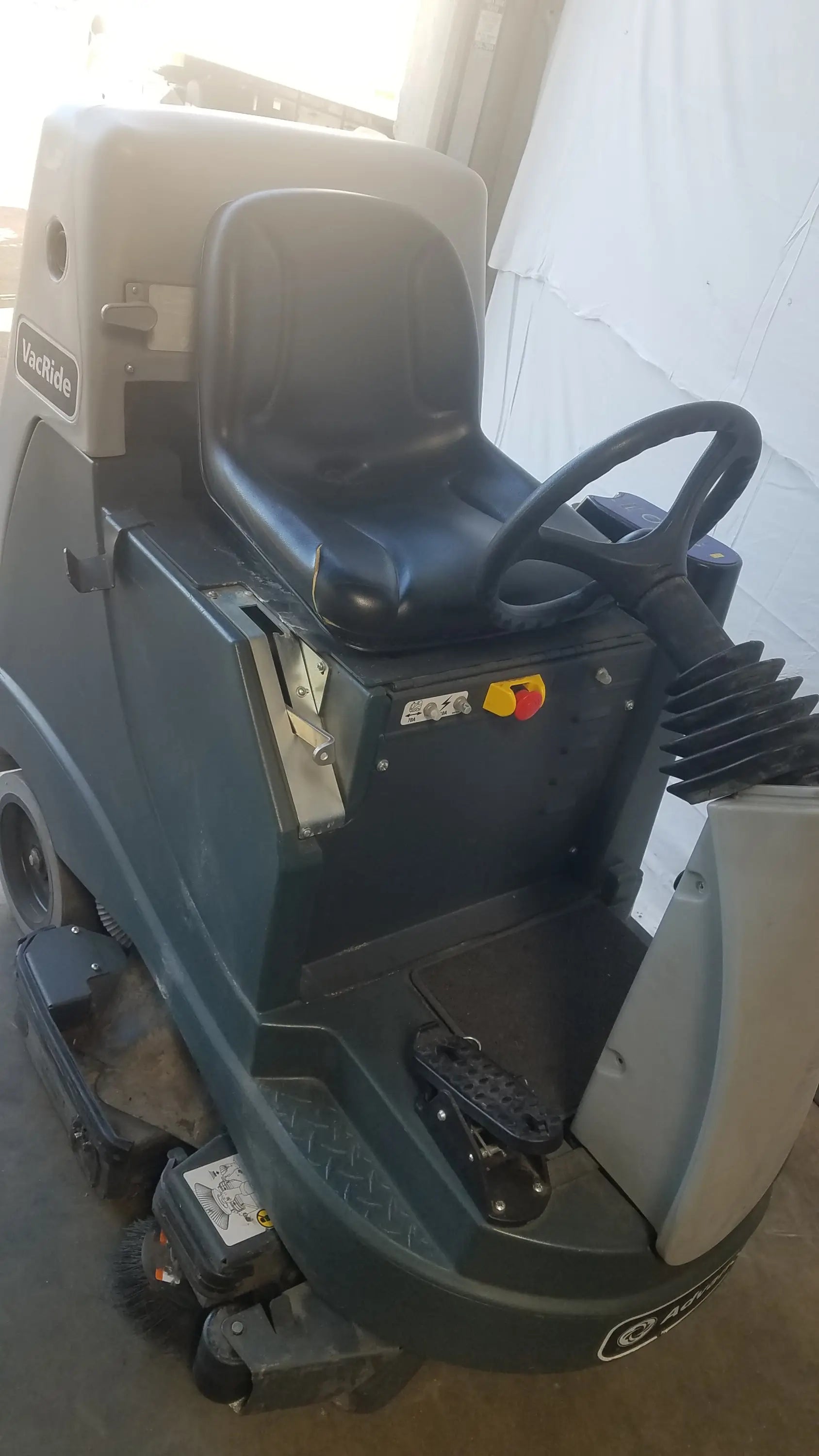Dark green and gray advance ride on carpet cleaner extractor with black seat and steering wheel for commercial use