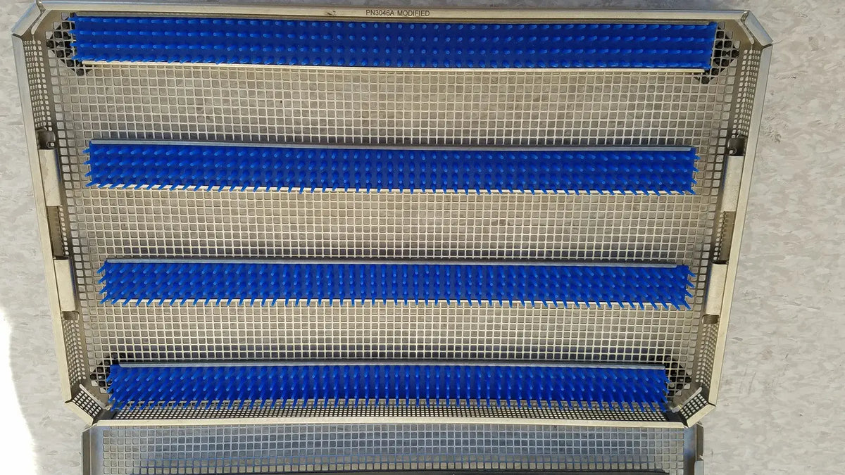 Metallic mesh aesculap jf257r sterilization case tray with four horizontal blue rubber strips for secure instrument placement