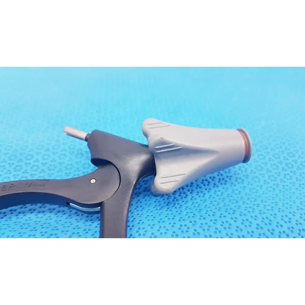 Gray plastic aesculap p0958r quick snap non-ratchet laparoscopy handle with black handle and metallic tip lot of 2