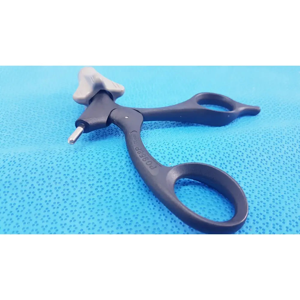Aesculap p0958r quick snap laparoscopic handle black surgical instrument with gray ergonomic handle and engraved pog50p