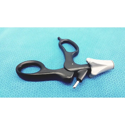 Black and silver aesculap p0960r non-ratchet laparoscopy handle with ergonomic textured grip standard lot of 2