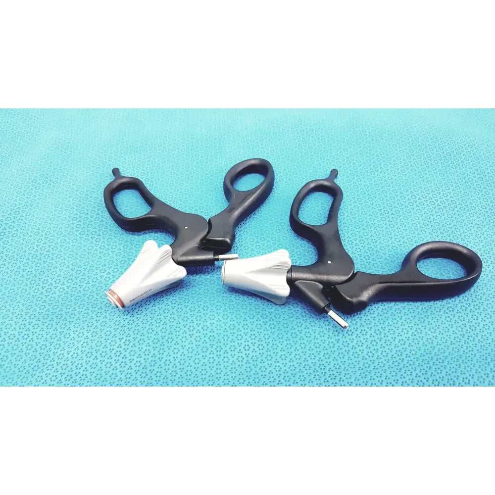 Black and white aesculap p0960r laparoscopy handle with ergonomic non-ratchet grip and metallic tip lot of 2