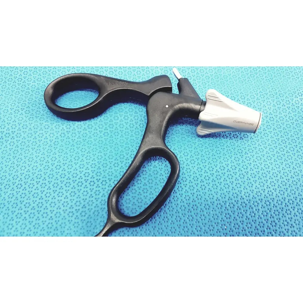 Black and silver aesculap p0960r non-ratchet laparoscopy handle with ergonomic standard grip and precision tip lot of 2