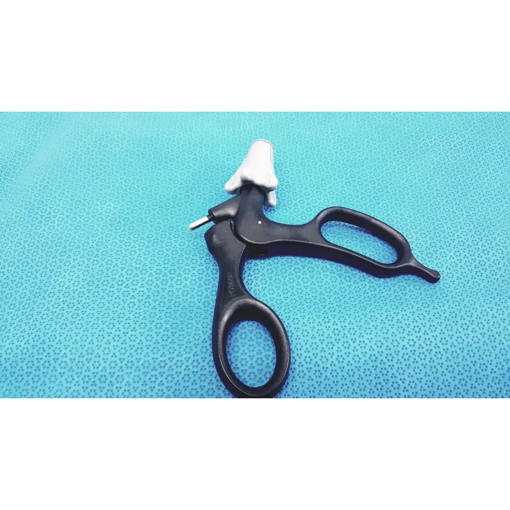 Black aesculap p0960r laparoscopy handle with white textured grip and metallic tip lot of 2 standard grip units