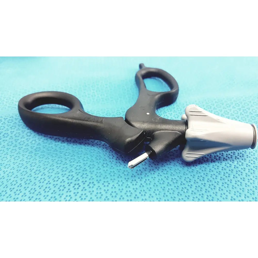 Black and gray aesculap p0960r laparoscopy handle with ergonomic non-ratchet grips and metallic tips lot of 2