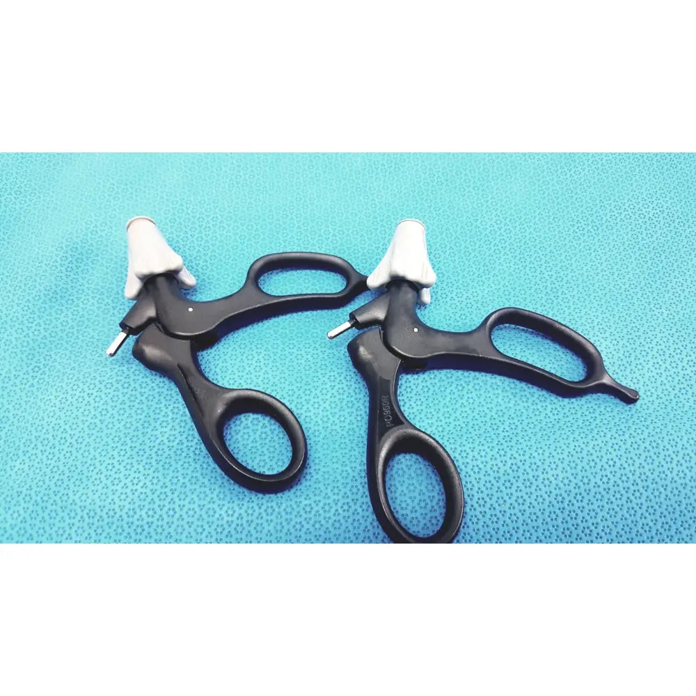 Black aesculap p0960r laparoscopy handle with white finger grips and metallic tips non-ratchet design lot of 2