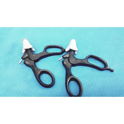 Black aesculap p0960r laparoscopy handle with white finger grips and metallic tips non-ratchet design lot of 2