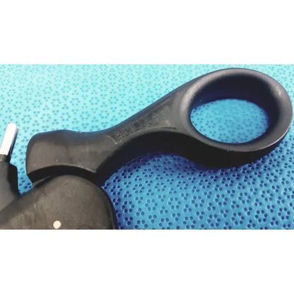 Black plastic aesculap p0960r laparoscopy handle with circular grip and yancoula brand embossed on side