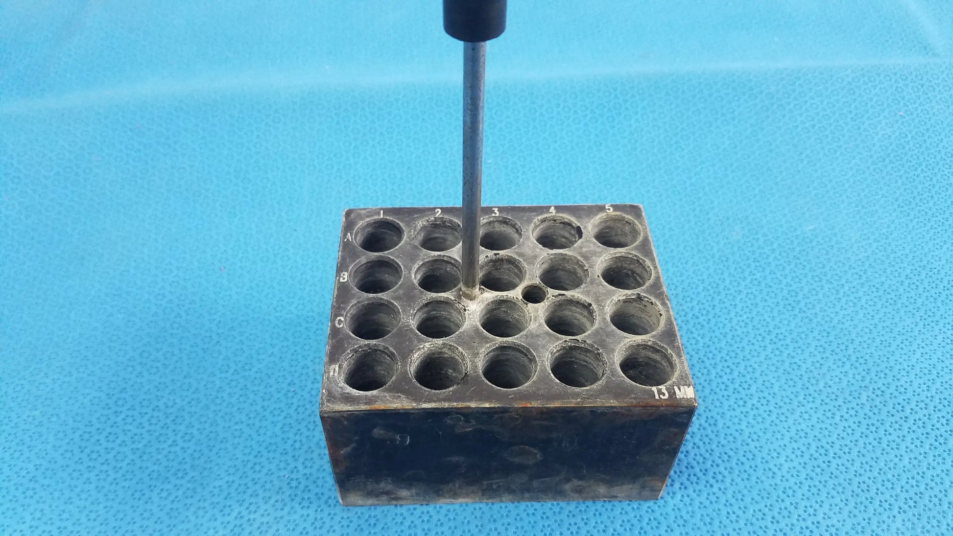 Reuse Medical Equipment Aluminum 20-Place Dry Bath Heating Block for 13mm Test Tubes Dry Bath Heating Block, second-hand product photo 3