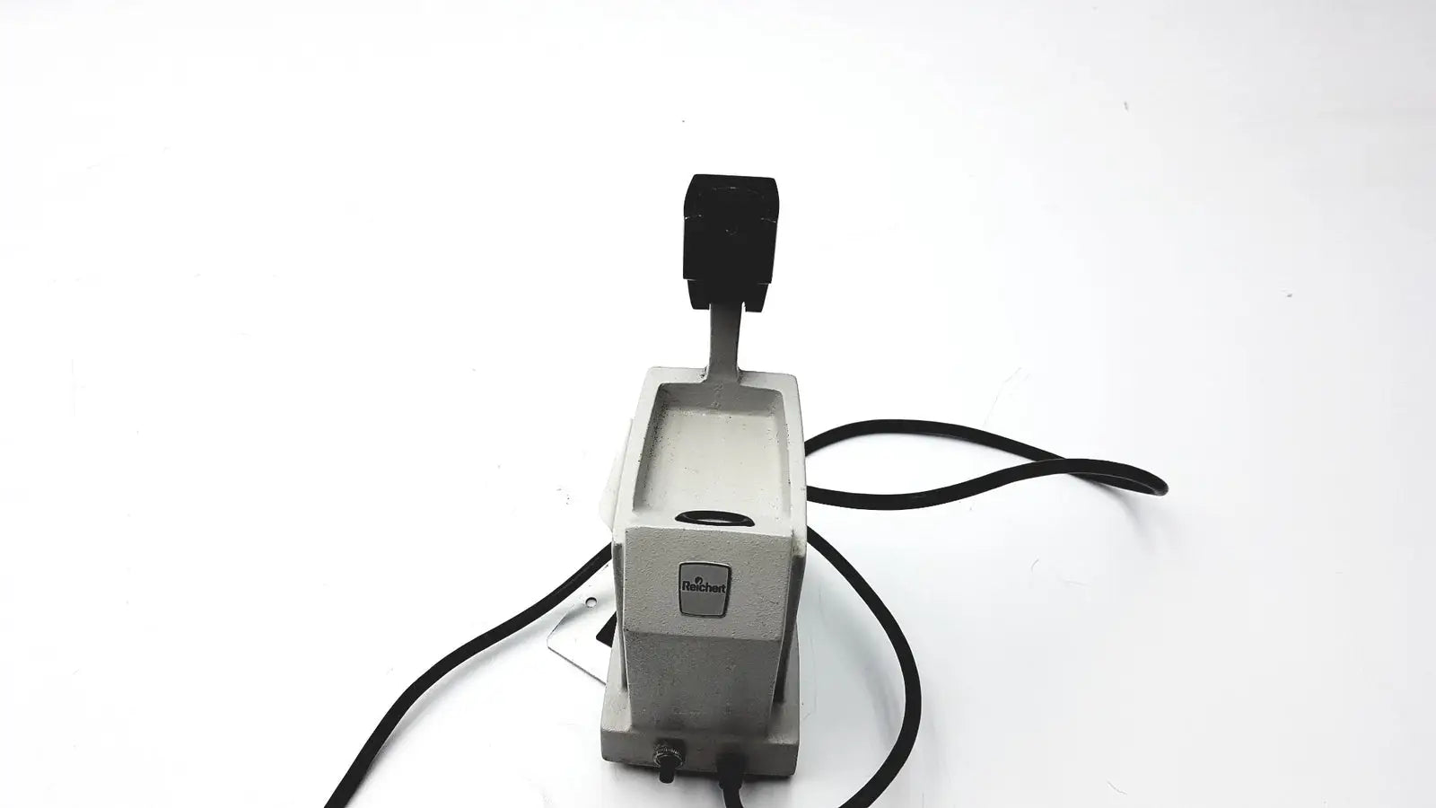 Reuse Medical AO American Optical Reichert 10406 Refractometer Table Stand Lab Refractometers, second-hand product photo 1