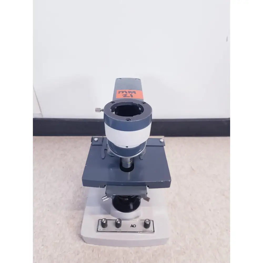 Reuse Medical AO Scientific Instruments One-Ten Illuminator Model # 1130A Microscopes, second-hand product photo 1