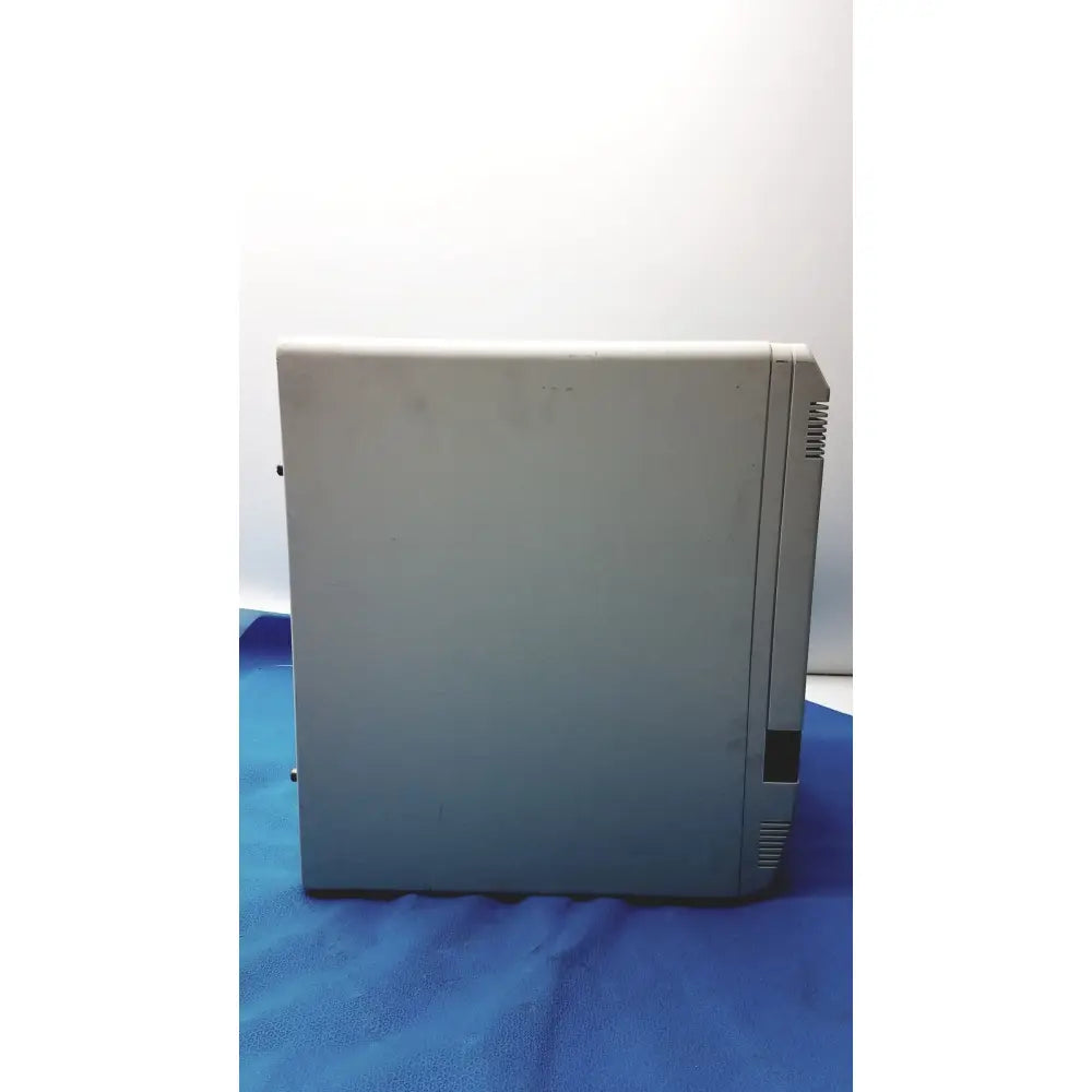 Silver-colored applied biosystems 7500 high performance laboratory thermal cycler desktop tower with matte finish and ventilation slits