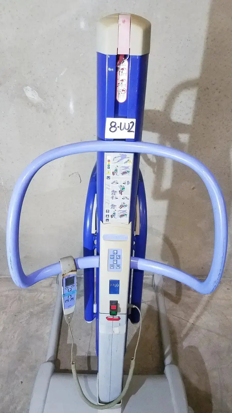 Arjo Maxi Move Power Patient Lift With Handset 700-19326 Patient Lift, as-is (for parts) product photo 1