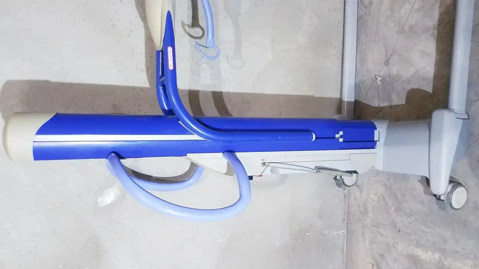 Arjo Maxi Move Power Patient Lift With Handset 700-19326 Patient Lift, as-is (for parts) product photo 7