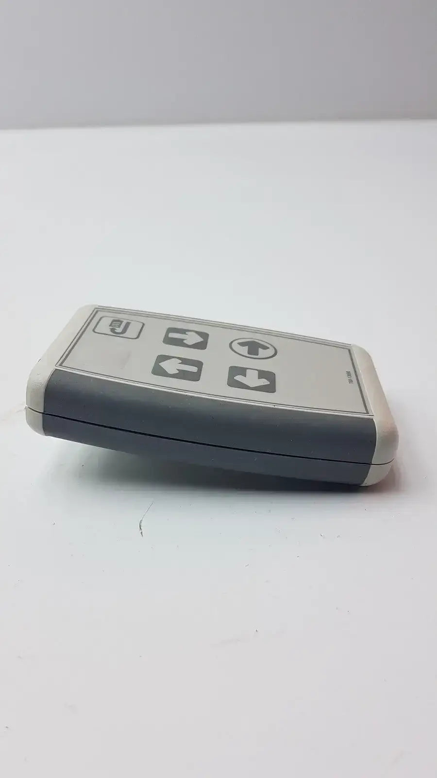Arjo Maxi Sky 2 Ceiling, Hoist Infrared Handset Ceiling Hoist Handset, second-hand product photo 4