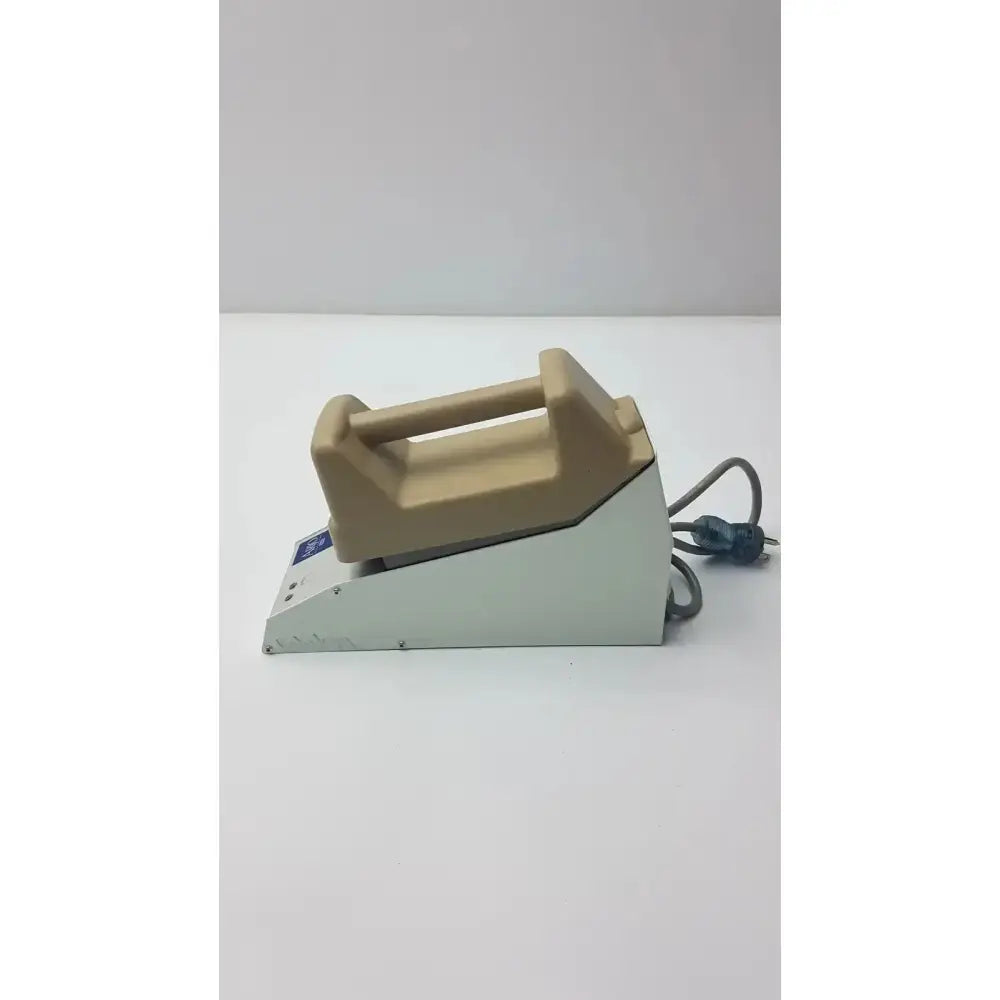 ARJO Type NDA4000-US Charger 100-240v Input 24v DC 1A Output Charger, second-hand product photo 2
