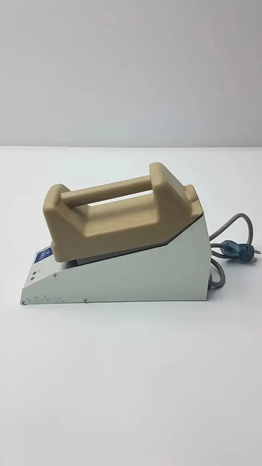 ARJO Type NDA4000-US Charger 100-240v Input 24v DC 1A Output Charger, second-hand product photo 2