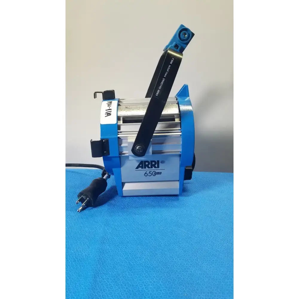ARRI 650 Plus Tungsten Fresnel Light - 21567 Tungsten Fresnel Light, as-is (for parts) product photo 6