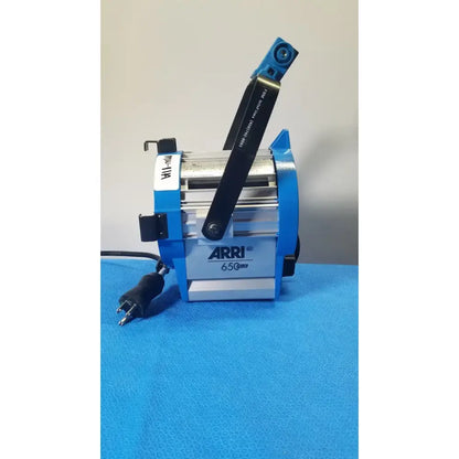 ARRI 650 Plus Tungsten Fresnel Light - 21567 Tungsten Fresnel Light, as-is (for parts) product photo 6
