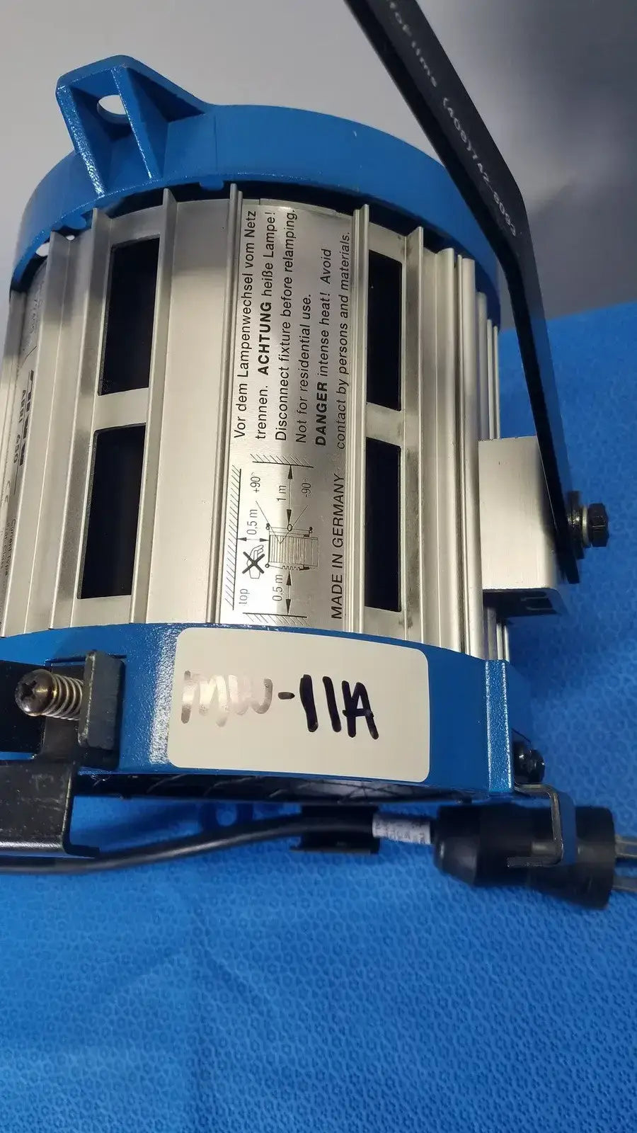 ARRI 650 Plus Tungsten Fresnel Light - 21567 Tungsten Fresnel Light, as-is (for parts) product photo 2
