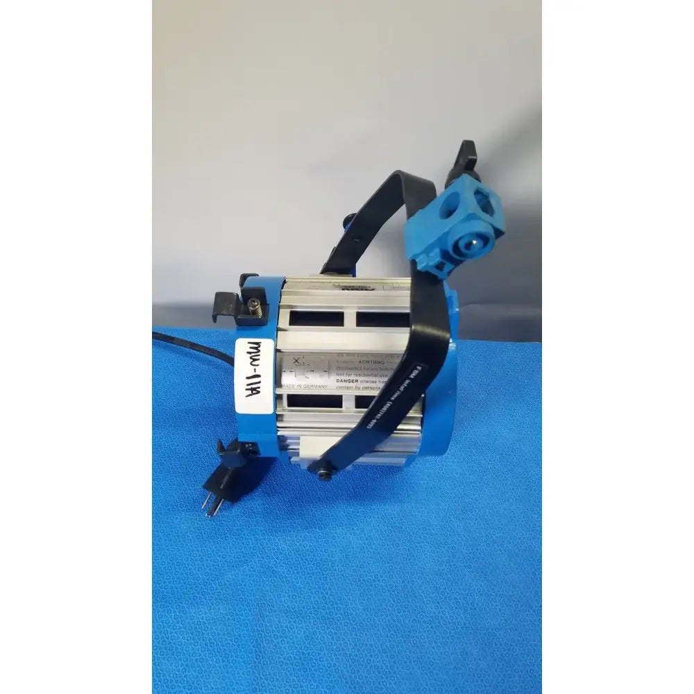ARRI 650 Plus Tungsten Fresnel Light - 21567 Tungsten Fresnel Light, as-is (for parts) product photo 8