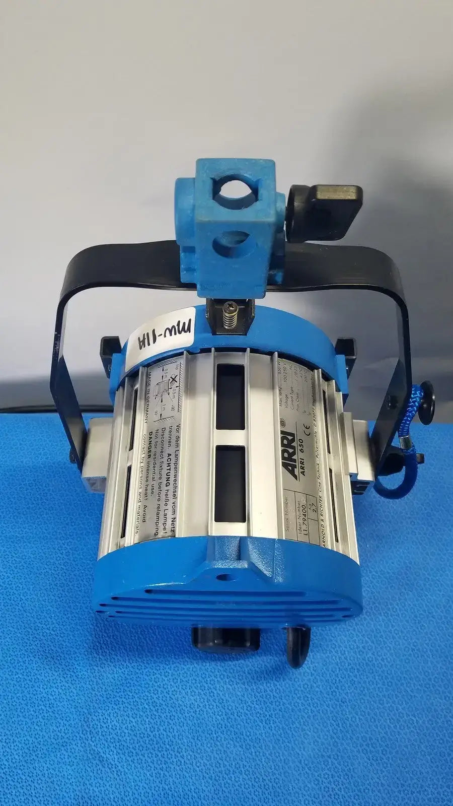 ARRI 650 Plus Tungsten Fresnel Light - 21567 Tungsten Fresnel Light, as-is (for parts) product photo 10