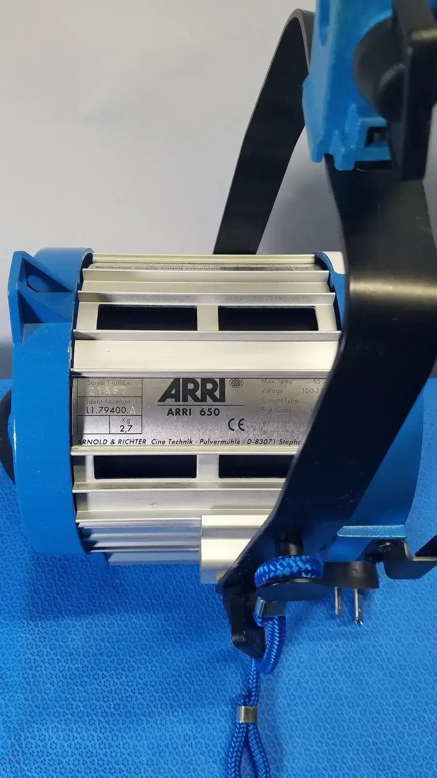 ARRI 650 Plus Tungsten Fresnel Light - 21567 Tungsten Fresnel Light, as-is (for parts) product photo 12