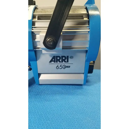 ARRI 650 Plus Tungsten Fresnel Light - 21567 Tungsten Fresnel Light, as-is (for parts) product photo 7