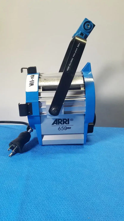 ARRI 650 Plus Tungsten Fresnel Light - 21567 Tungsten Fresnel Light, as-is (for parts) product photo 6