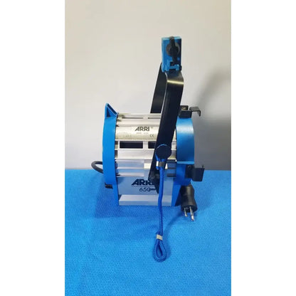 ARRI 650 Plus Tungsten Fresnel Light - 21567 Tungsten Fresnel Light, as-is (for parts) product photo 11
