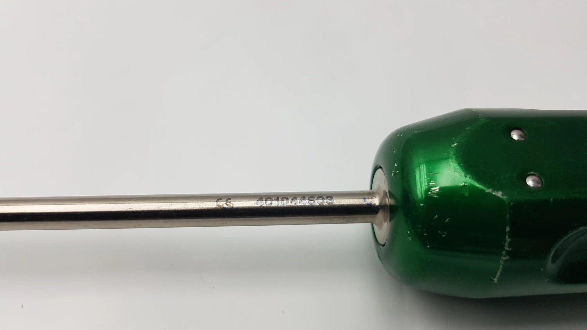 Arthrex ar-13326 green-handled cannulated screwdriver with metallic shaft and engraved markings precision surgical instrument
