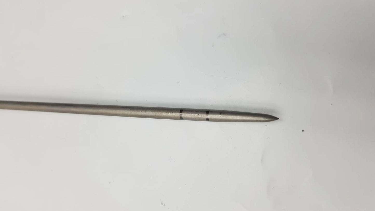 A sleek metallic ar-1922p surgical instrument needle with pointed tip and two dark bands for corkscrew ft systems use