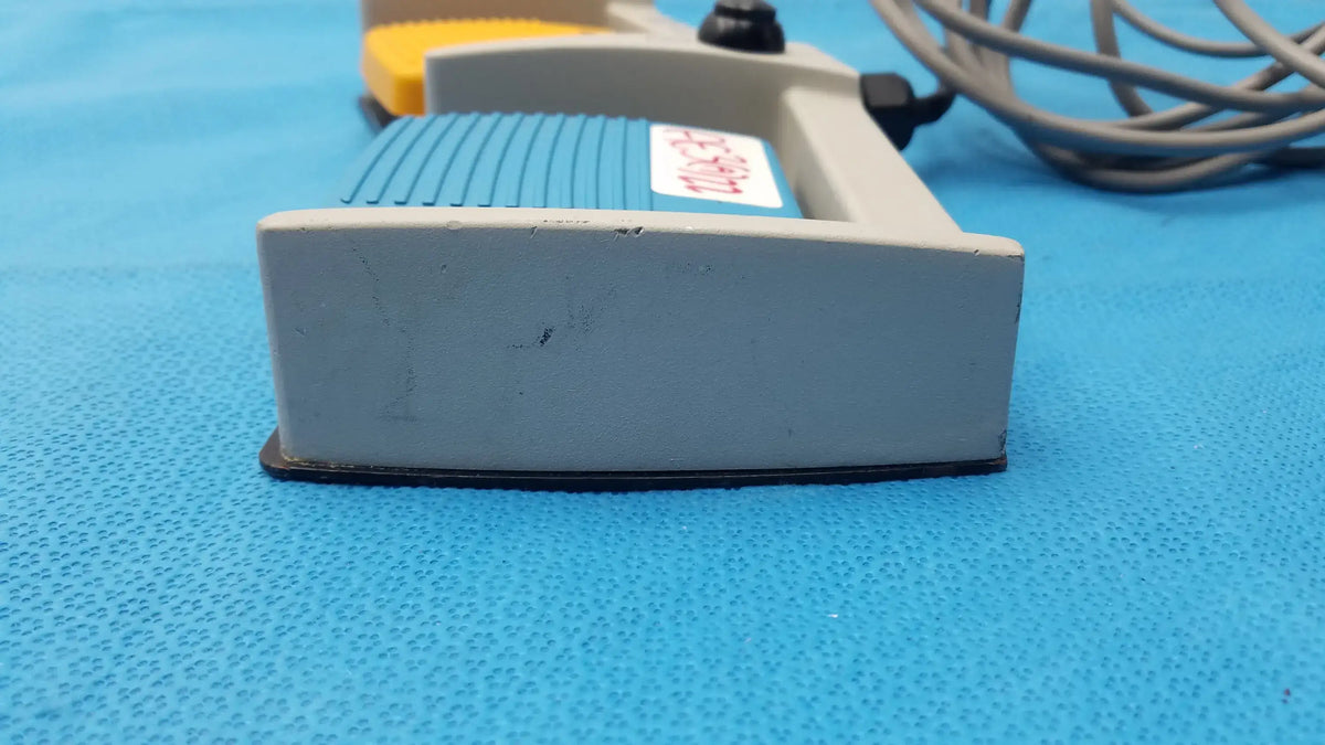 ArthroCare 10863 Dual Footswitch Pedal Dual Footswitch Pedal, as-is (for parts) product photo 7