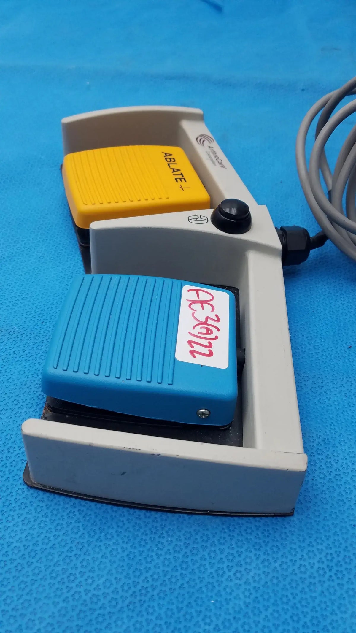 ArthroCare 10863 Dual Footswitch Pedal Dual Footswitch Pedal, as-is (for parts) product photo 8
