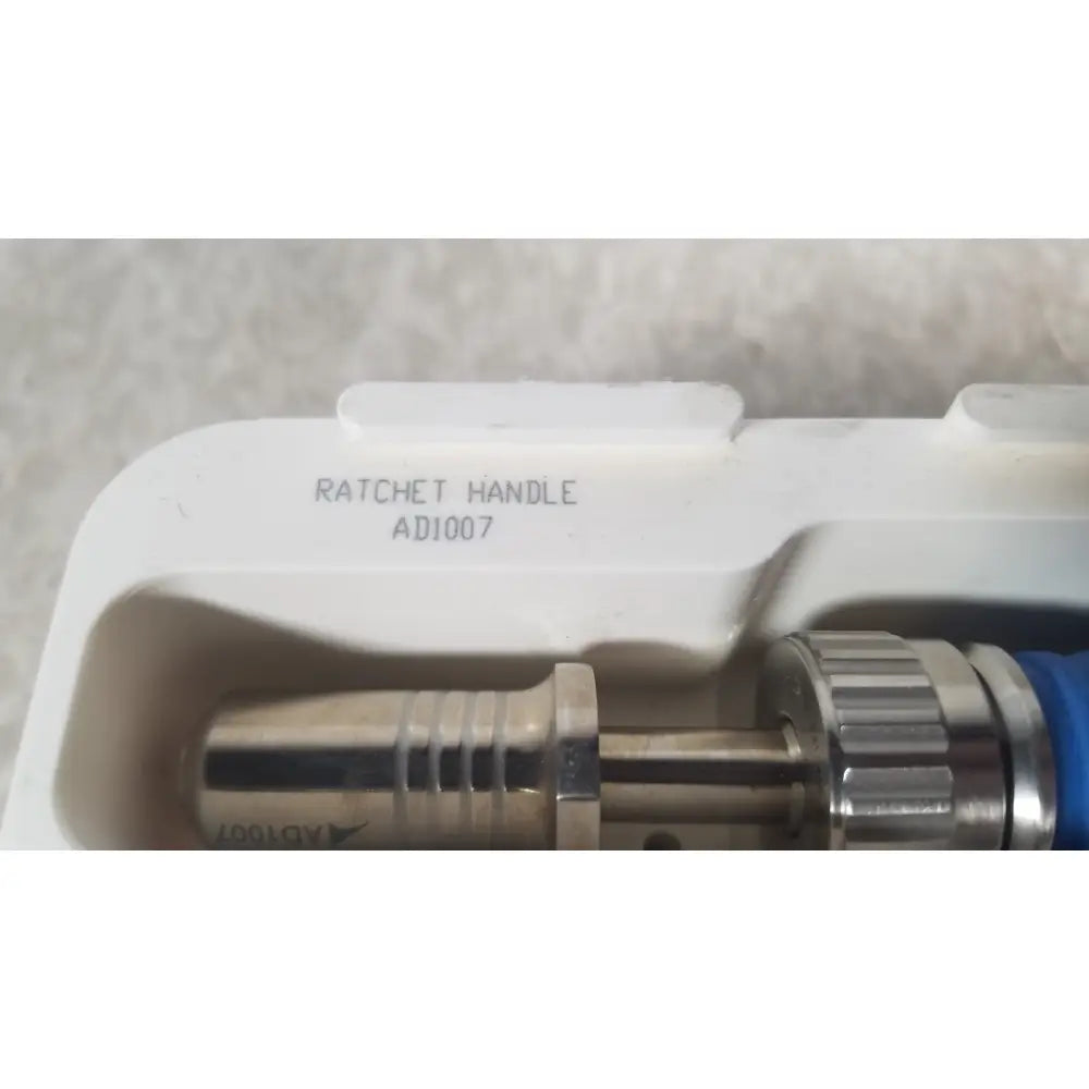 White plastic ratchet handle with metallic shaft and blue grip in ascension ref csa-5001-001 capture screws instrument set