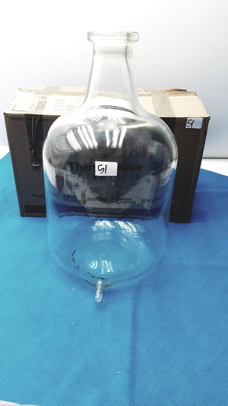 Unbranded Autoclavable Glass Aspirator Bottle 2L (2000mL) with Side Tubulation Laboratory Aspirator Bottle, second-hand product photo 1