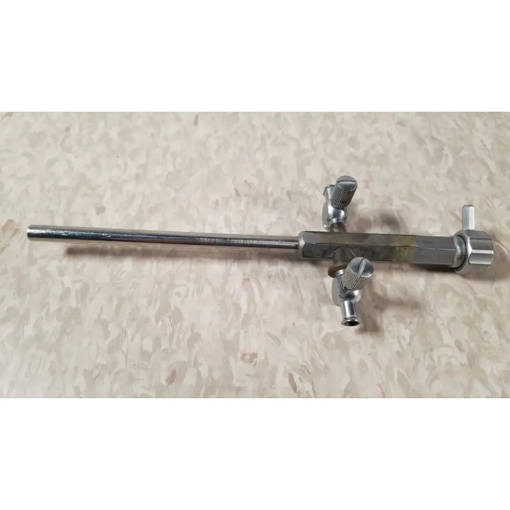 Silver metallic surgical bainha externa richard wolf 8853.05 with cylindrical shaft and three adjustable knobs