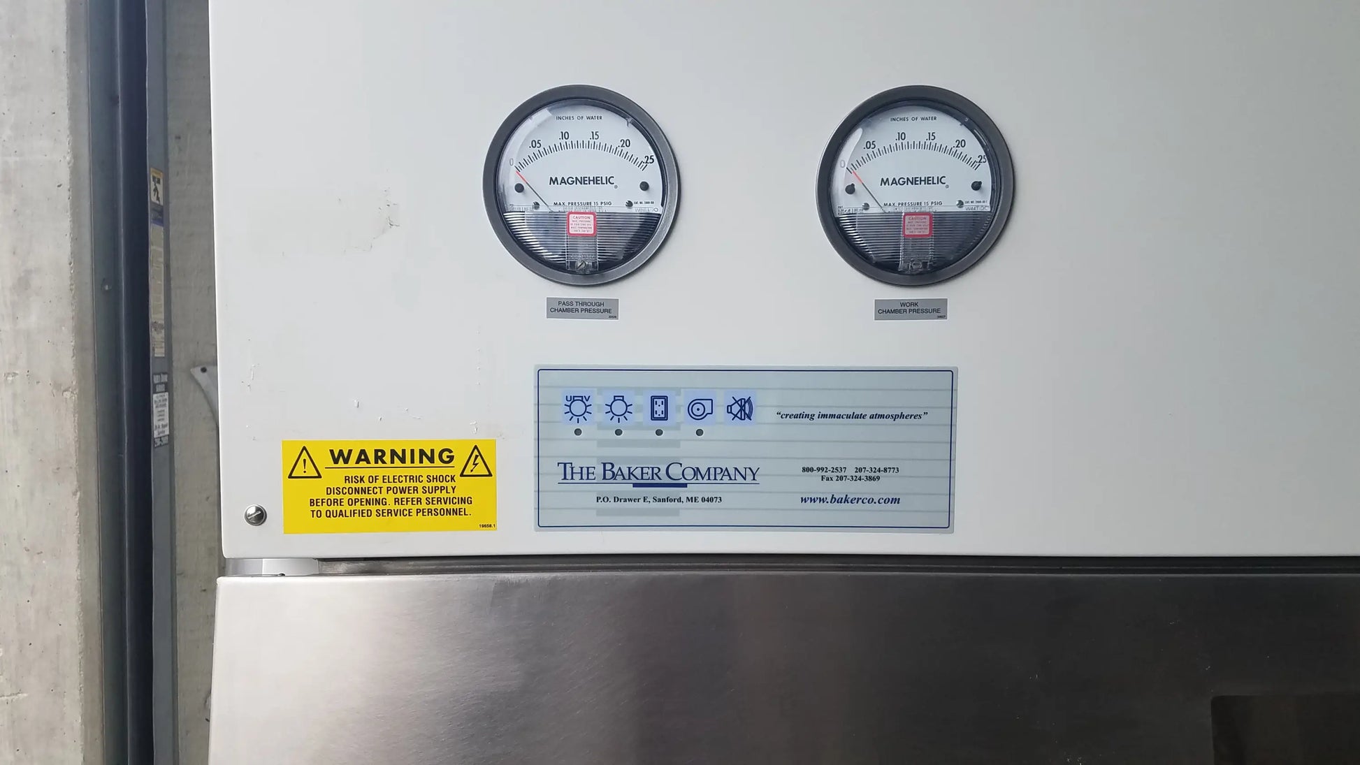White baker ss-600 sterilshield positive pressure isolator control panel with two magnetic gauges and gray plaque