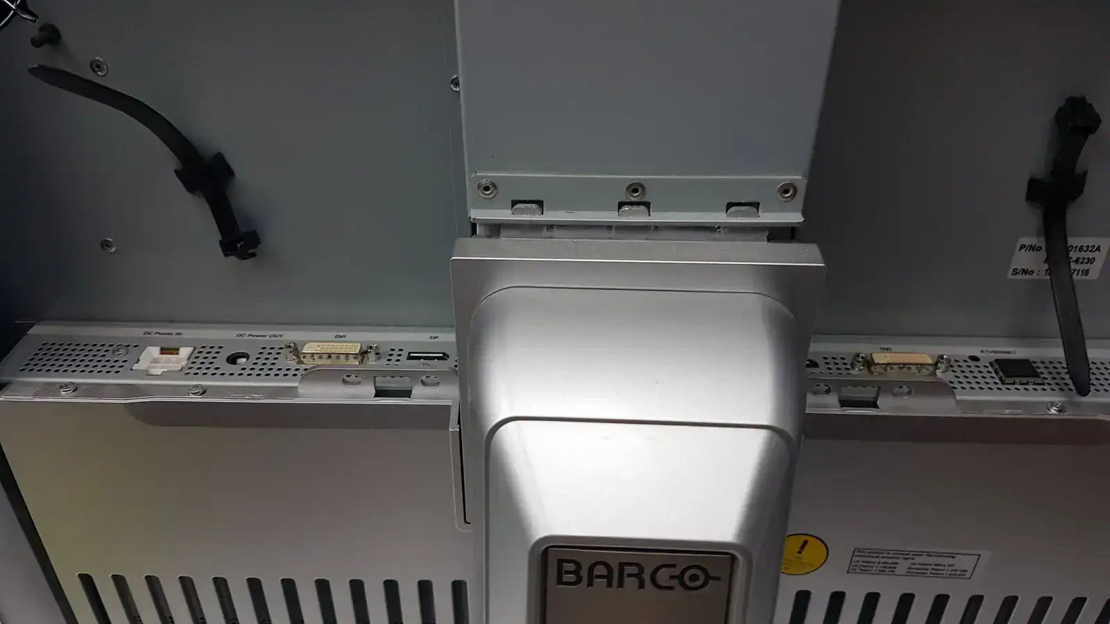 Barco MDCC-6230 6MP 30" Color LED General Radiology Display Diagnostic Imaging Display, as-is (for parts) product photo 9