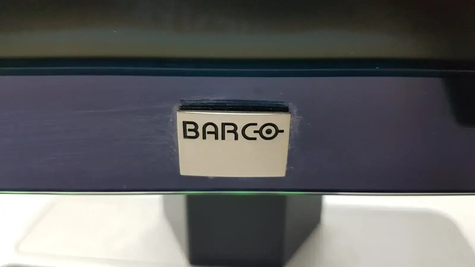 Barco MDCC-6230 6MP 30" Color LED General Radiology Display Diagnostic Imaging Display, as-is (for parts) product photo 2