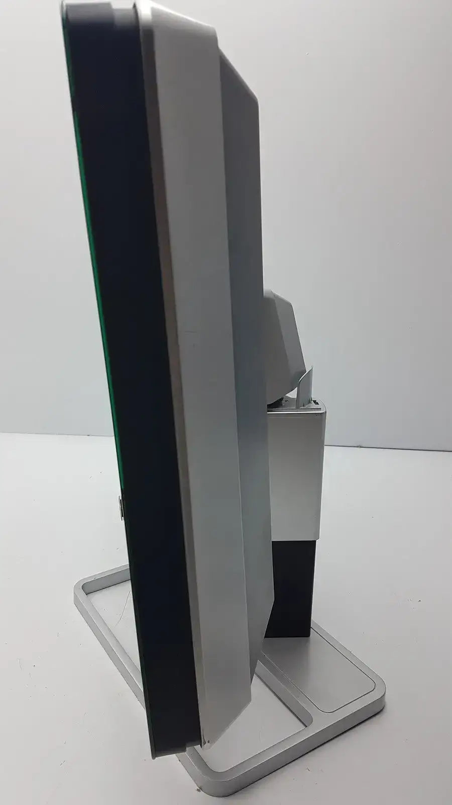 Barco MDCC-6230 6MP 30" Color LED General Radiology Display Diagnostic Imaging Display, as-is (for parts) product photo 5