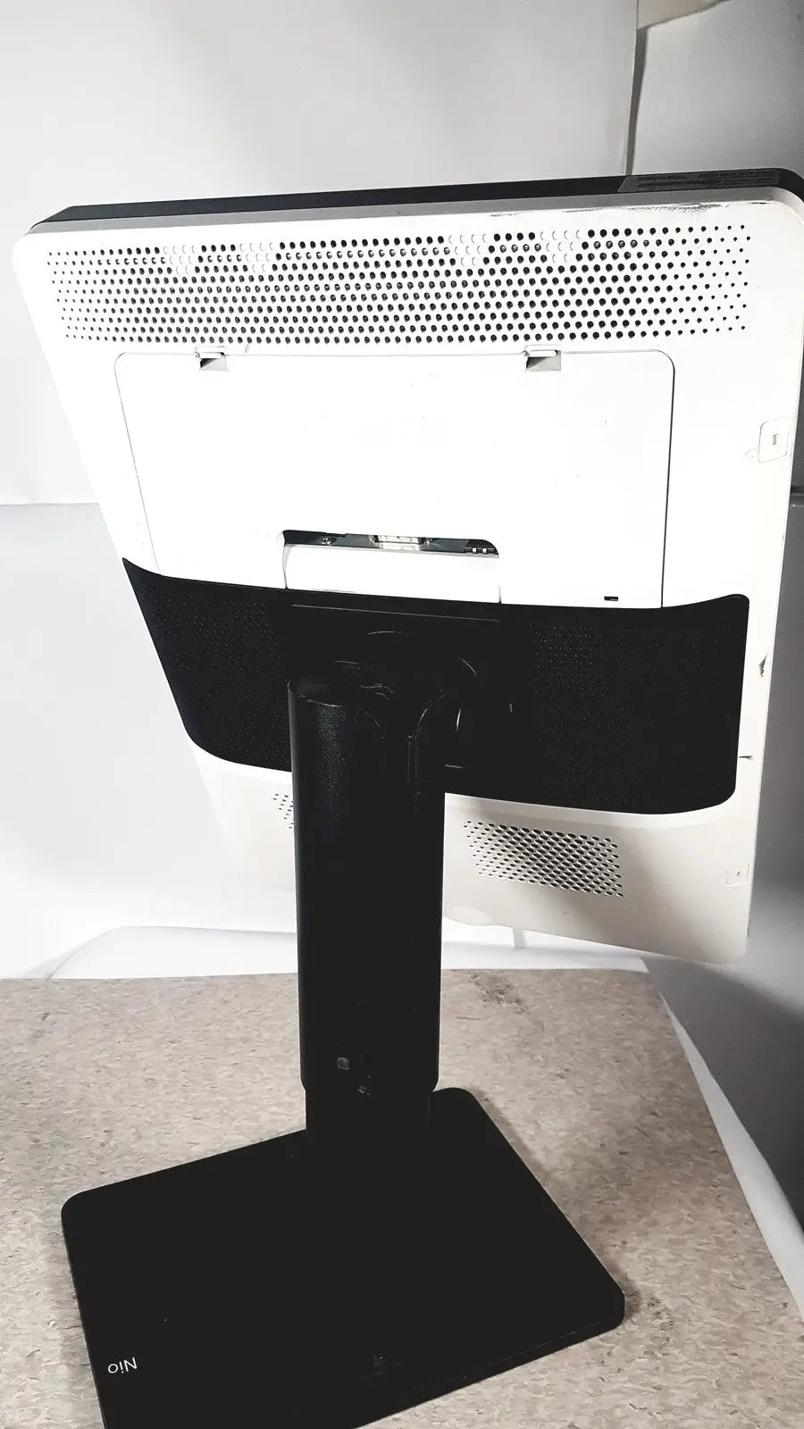 Barco Nio MDNC 3321 3MP 21" Color General Radiology Display (K9300323A) Radiology Display, as-is (for parts) product photo 3