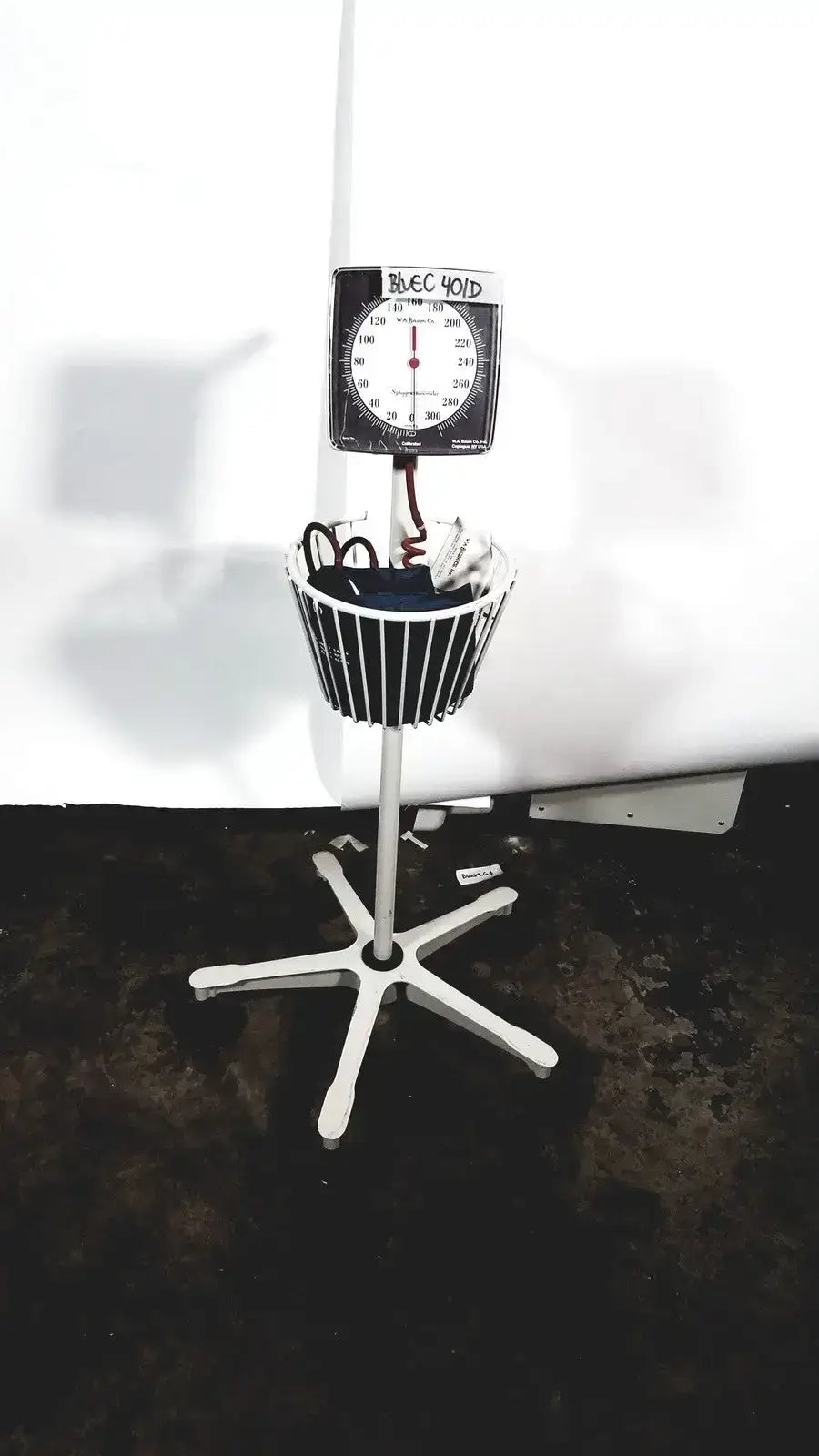Baum Baumanometer Roll By Aneroid Sphygmomanometer Mobile BP Monitor Unit Sphygmomanometer, second-hand product photo 7